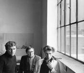 Wilhelm Holzbauer, Johannes Spalt und Friedrich Kurrent in ihrem Atelier, 1954